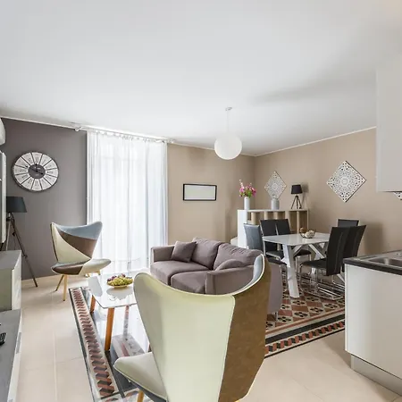 Aparthotel For Family - And